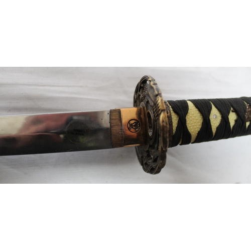 122 - Quality reproduction katana in scabbard, blade L27.5