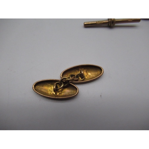 125 - 9ct yellow gold T bar, stamped 375, a pair of 9ct yellow gold cufflinks with engraved floral detail,... 