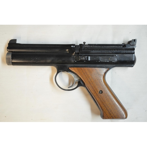 796 - Crossman 600 semi-automatic .22 CO2 powered air pistol with 10 round spring fed magazine in good ove... 