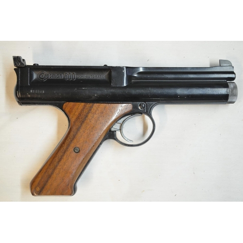 796 - Crossman 600 semi-automatic .22 CO2 powered air pistol with 10 round spring fed magazine in good ove... 