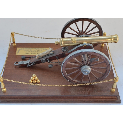 203 - Well presented scale model of an American Civil War 1857 field gun. The model is of metal and plasti... 