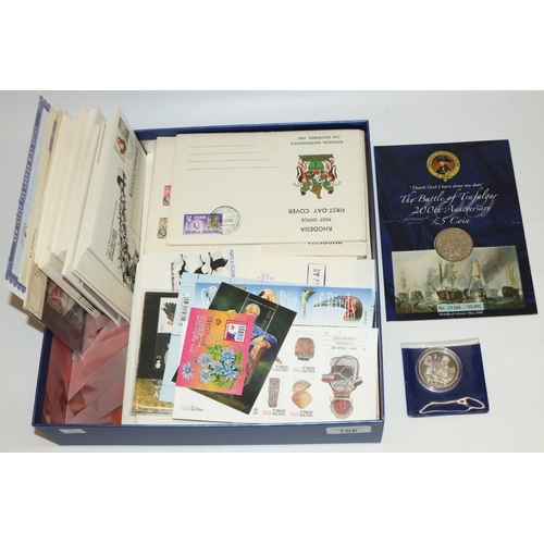 410 - Large collection of First Day Covers, London Mint Battle of Trafalgar £5 coin, and a 2006 Isle Of Ma... 