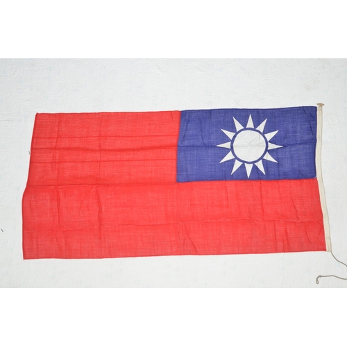 370 - A linen Taiwan flag, size approx 173x88cm