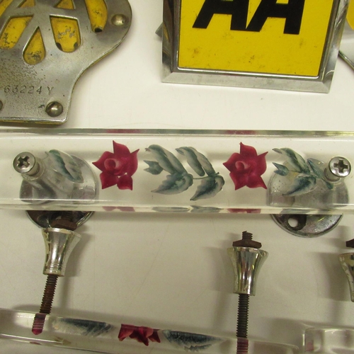 557 - C20th glass door handles with encased ceramic hand-painted flowers (9), 3 AA car badges, a loom shut... 