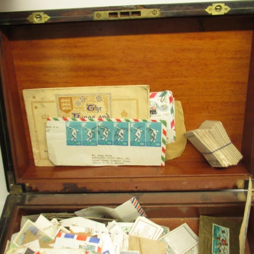 568 - C20th writing box (a/f) containing mixed stamps and cigarette cards