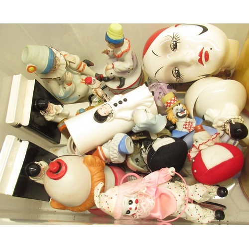 424 - Collection of Clown related items mostly in porcelain or ceramics