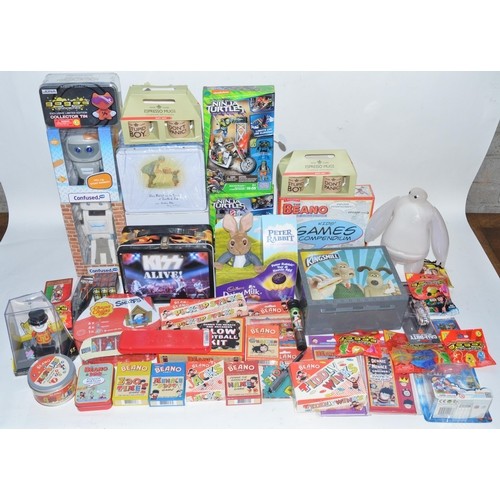 453 - Collection of Games, lunch boxes, figure sets, a Saber hand held radio control transmitter, souvenir... 