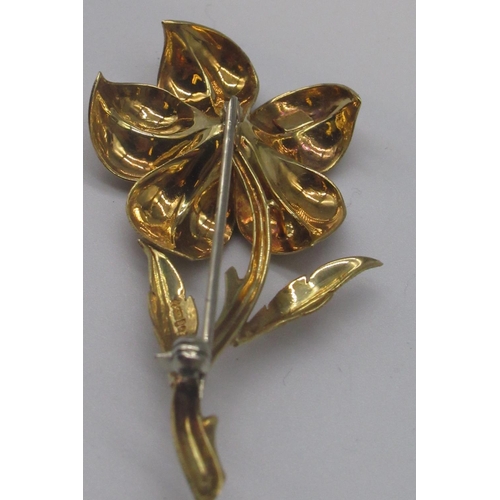 1250 - 18ct yellow gold brooch in the form of a flower, the centre set with seven sapphires, stamped 18, th... 