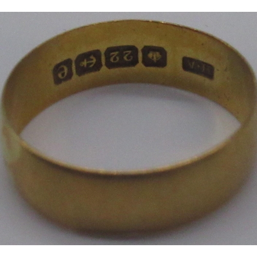 1256 - 22ct yellow gold plain wedding band, stamped 22, size O, 3.3g