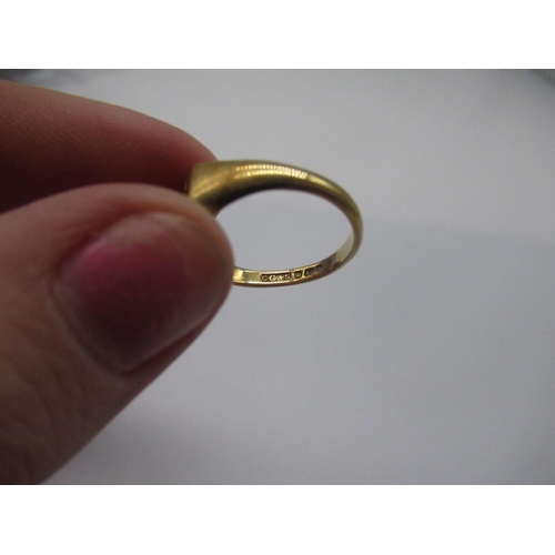 1260 - 18ct yellow gold signet ring with engraved initials KR to face, stamped 18, size N, 4.7g