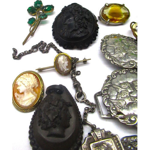 21 - Collection of Victorian and later jewellery including gutta-percha cameo pendant, shell cameo bar br... 