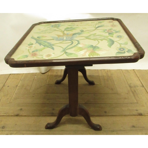 450 - C20th mahogany framed fire screen table with inset silk work floral panel, on 4 splay legs