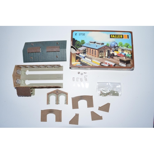 1293 - Boxed Marklin Z Gauge electric train set 81560 with transformer, track, instructions and layout guid... 