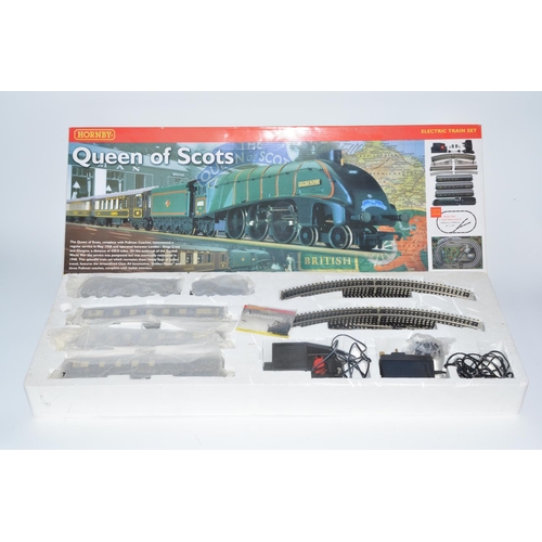 1295 - Boxed Hornby Queen Of Scots OO gauge electric train set (R1024) with Golden Plover loco and tender a... 