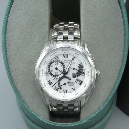 611 - Citizen Eco-Drive chronograph wristwatch with day, gold plated and stainless steel case on matching ... 