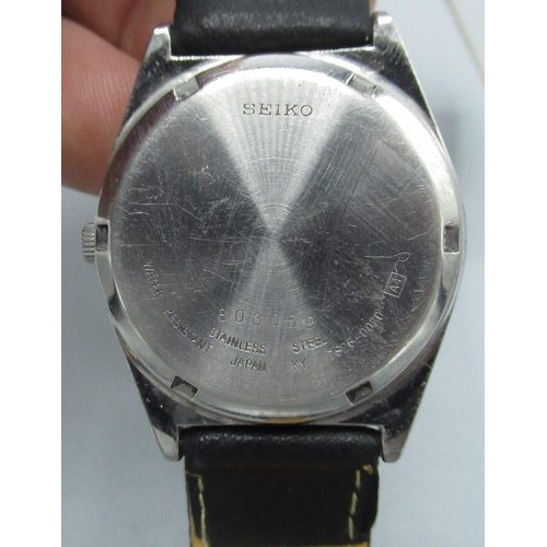 98 - Seiko 5 automatic wristwatch with English/Arabic day and date, signed dial, screw off case back, mov... 