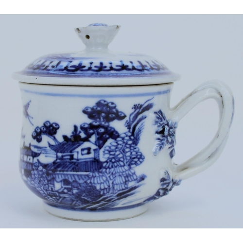 1360 - C18th Chinese export porcelain custard cup and cover decorated in underglaze blue Willow pattern, a ... 