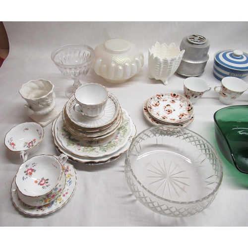 92 - Glass lampshade, Coalport shell vase, green glass bowl, Jackson and Gosling tea cups and saucers, T.... 