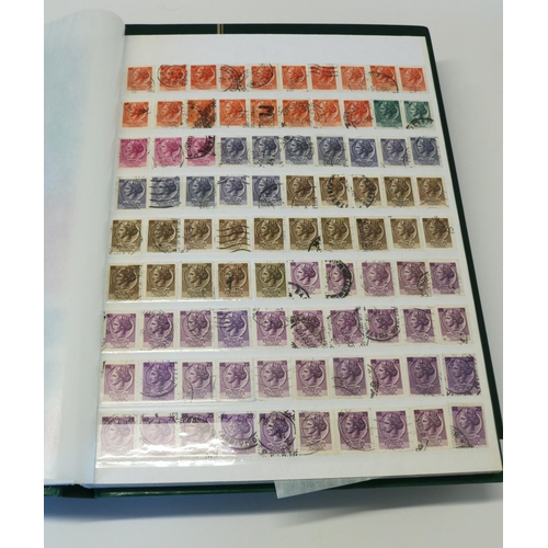 285 - Good and comprehensive and well laid out world stamps inc. Italy, Australia and France in 3 albums