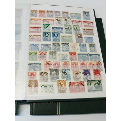 285 - Good and comprehensive and well laid out world stamps inc. Italy, Australia and France in 3 albums