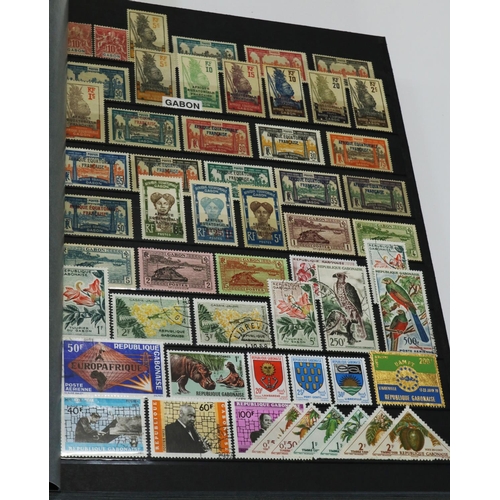 286 - Large and extensive collection of world stamps, with various date ranges inc. Norway, Poland, Vatica... 