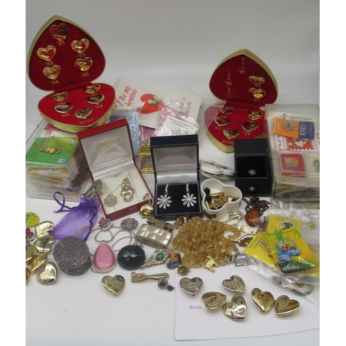 249 - Hallmarked Sterling silver jewellery, including a reproduction sovereign pendant necklace, a hallmar... 