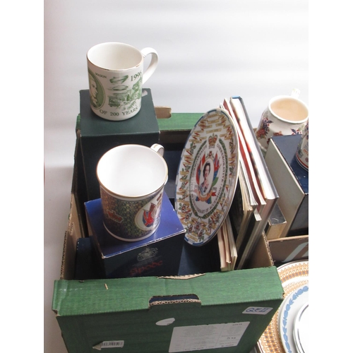 1451 - Mixed collection of commemorative items relating to Queen Elizabeth II mostly mugs by Wedgwood, Spod... 