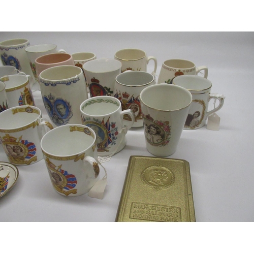 1452 - Collection of commemorative ware mostly relating to Edward VIII and George VI in mugs and saucers (q... 