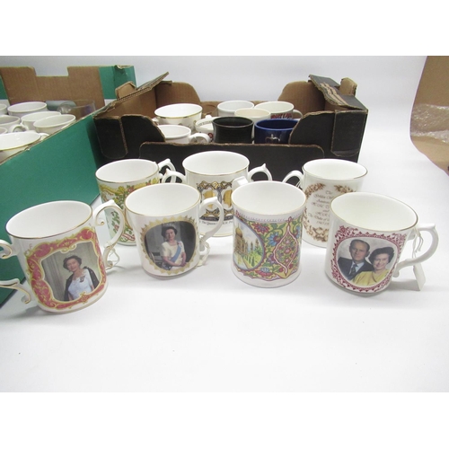 1455 - Collection of commemorative mugs  relating to Queen Elizabeth II and her Jubilees, inc. Royal Grafto... 