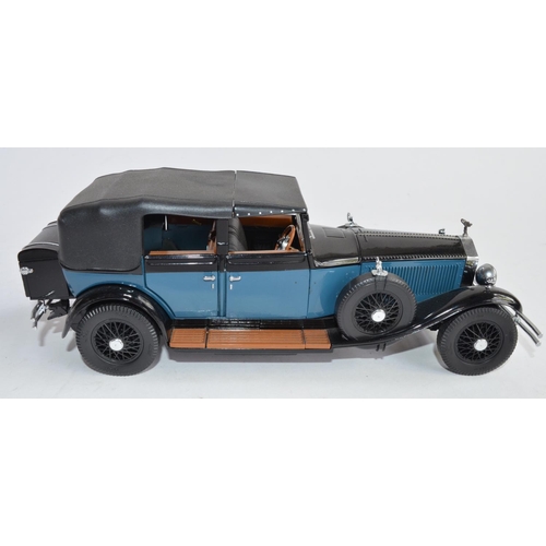 1396 - Two Franklin Mint 1/24 die-cast car models:
A boxed 1925 Rolls Royce Silver Ghost (no paperwork), mo... 