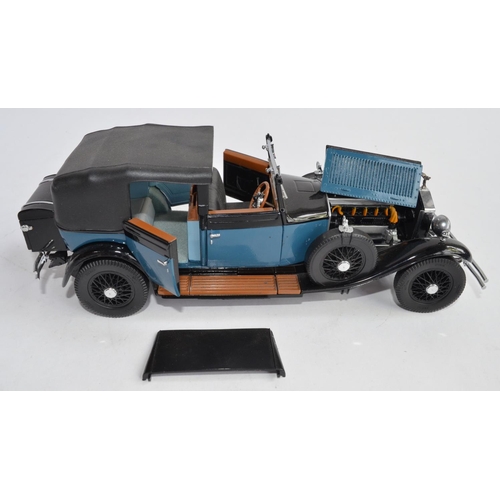 1396 - Two Franklin Mint 1/24 die-cast car models:
A boxed 1925 Rolls Royce Silver Ghost (no paperwork), mo... 