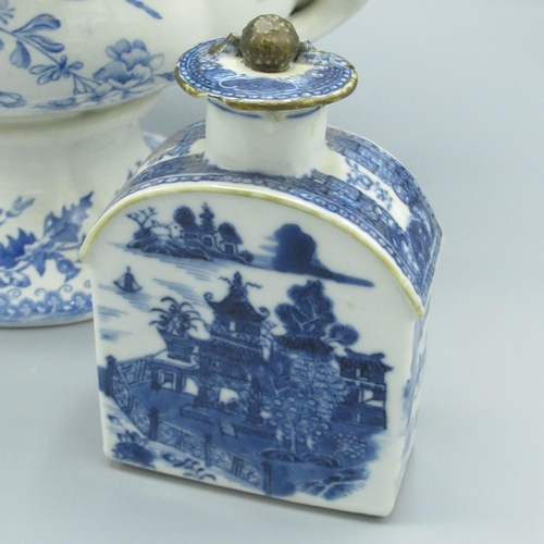 1228 - C19th Staffordshire pedestal tureen with scroll handles, blue and white floral decoration, D25cm, C1... 