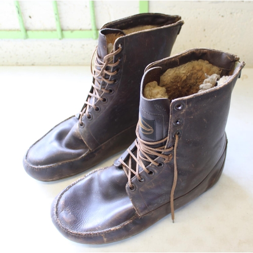 822A - Pair of early aviation over shoes in rare moccasin style, leather fleece lined, lace up front, light... 