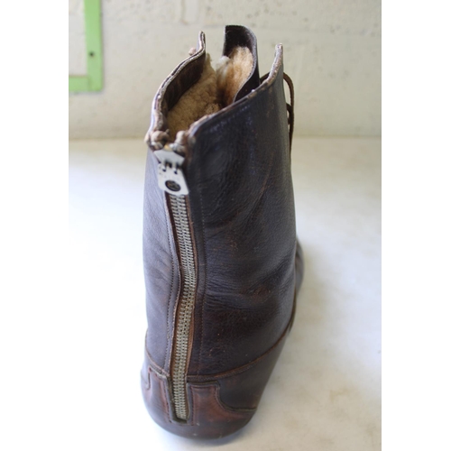 822A - Pair of early aviation over shoes in rare moccasin style, leather fleece lined, lace up front, light... 