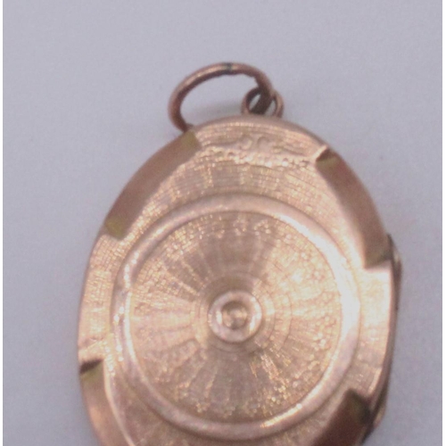 1415 - 9ct yellow gold locket pendant with engine turned detail, stamped 9ct, a cameo brooch on 9ct yellow ... 