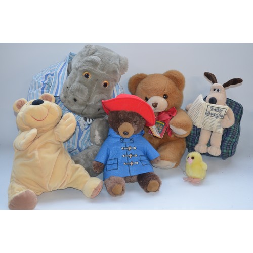 733 - Collection of soft toys, teddy bears etc including a 1991 Harrods Christmas Pageant Bear, a large Si... 