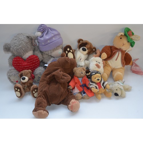 733 - Collection of soft toys, teddy bears etc including a 1991 Harrods Christmas Pageant Bear, a large Si... 