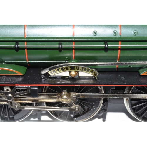 82 - Boxed Hornby BR Class B17 4-6-0 