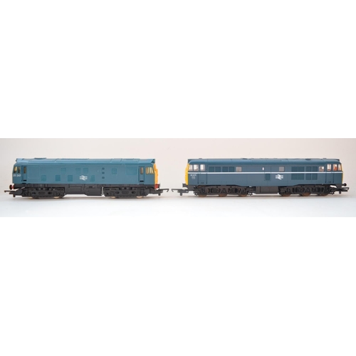 85 - One Hornby BR Class 25 diesel electric locomotive, Lima Class 31 411 BR blue diesel locomotive with ... 