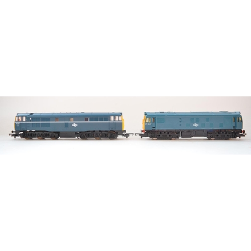 85 - One Hornby BR Class 25 diesel electric locomotive, Lima Class 31 411 BR blue diesel locomotive with ... 