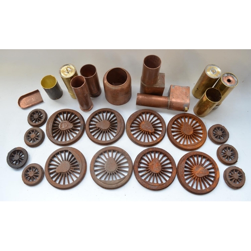 97 - Collection of 1 gauge live steam parts and accessories in metal and brass including cast steel wheel... 