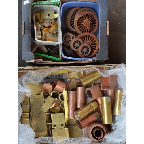 97 - Collection of 1 gauge live steam parts and accessories in metal and brass including cast steel wheel... 