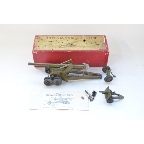 260 - Vintage boxed Britain's 155mm gun (No 264) with instruction sheet (A/F)- elevation control not worki... 