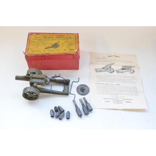 261 - Vintage boxed W Britain's 18in Heavy Howitzer (No 1266) with instructions and accessories.