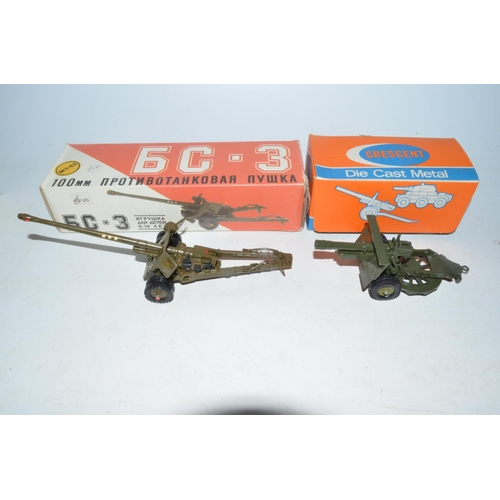 259 - Seven boxed diecast mobile gun models including Britain's 105mm Howitzer, 4.7in Naval gun with shell... 