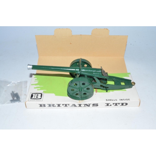 259 - Seven boxed diecast mobile gun models including Britain's 105mm Howitzer, 4.7in Naval gun with shell... 