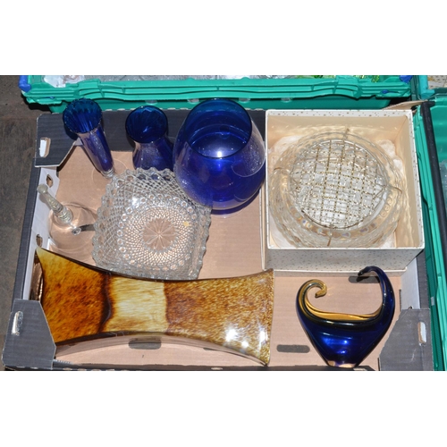 462 - Quantity of glassware including cut crystal, bowls, bells, serving dishes, ornamental vases, wine gl... 