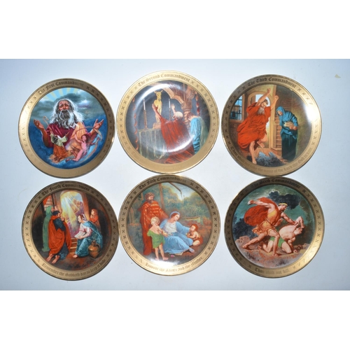 464 - Collection of collectors plates including complete collection of Danbury Mint The 10 Commandments, l... 