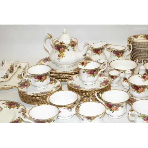 348 - Royal Albert Old Country Roses dinner and tea ware, comprising: teapot, H17cm, teapot stand, fifteen... 