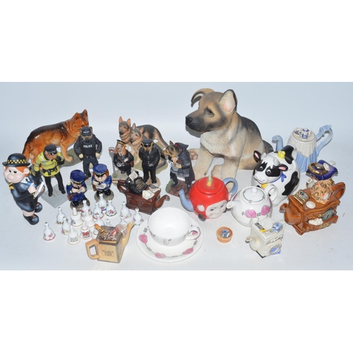 491 - Collection of ceramic Alsatian ornaments and figures from various manufacturers including Robert Har... 